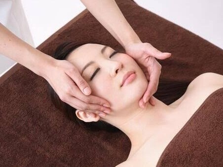 冬に向けて^^ヒカリフォトで肌のハリ・キメのある極上デコルテへ